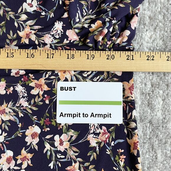 Two by Vince Camuto Blouse Women Size M Floral Multicolor Curved Hem V-neck‎ - Picture 10 of 15